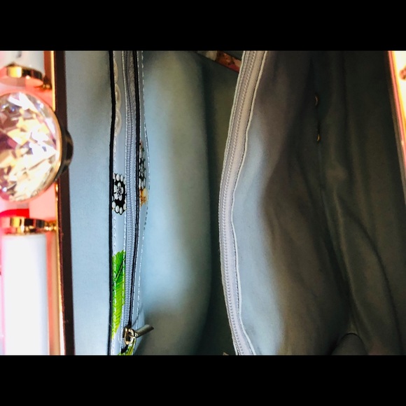 Baby Blue Pearl Butterfly Purse - Picture 4 of 8